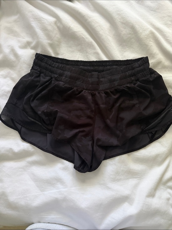 lululemon athletica Pants - Lululemon Hotty hot short 2.5” black camo